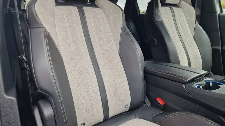 PEUGEOT 3008 -