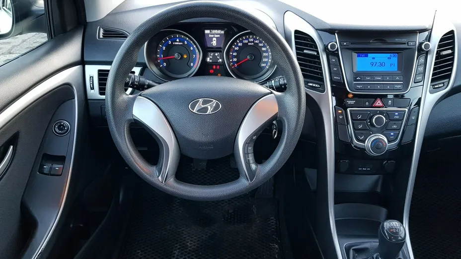 HYUNDAI i30 -
