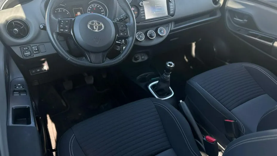 TOYOTA Yaris -