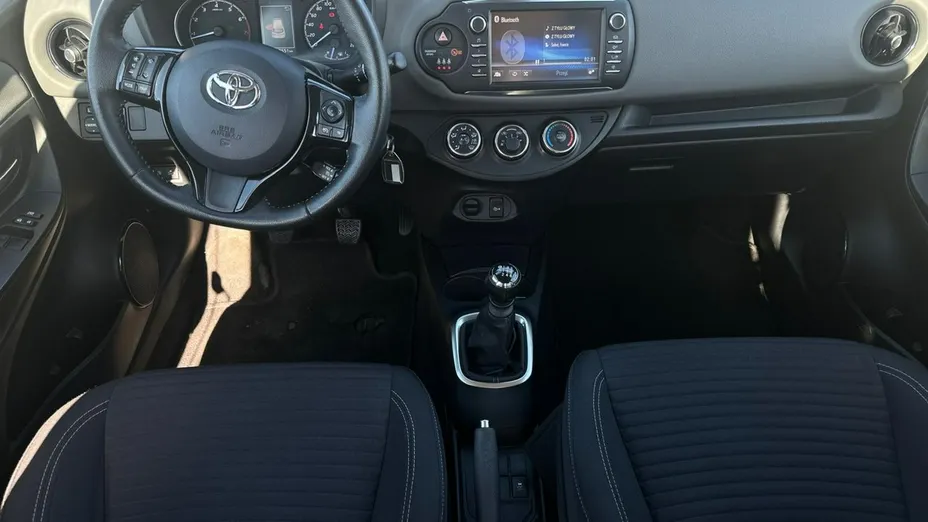 TOYOTA Yaris -