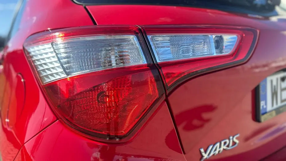 TOYOTA Yaris -