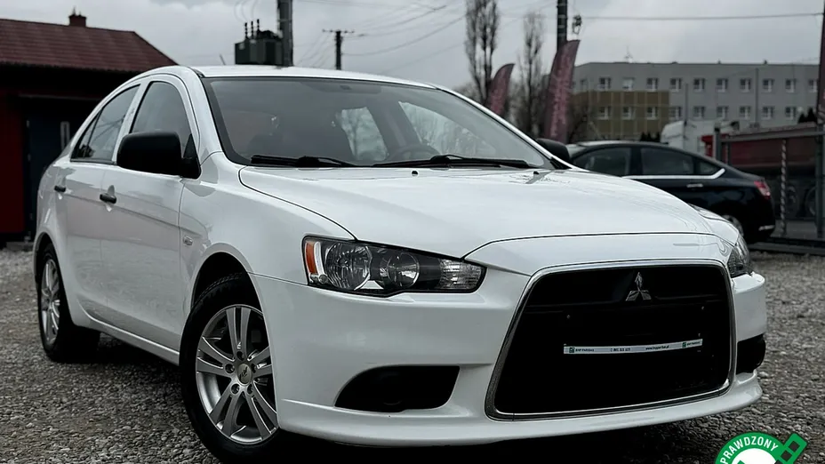 MITSUBISHI Lancer -