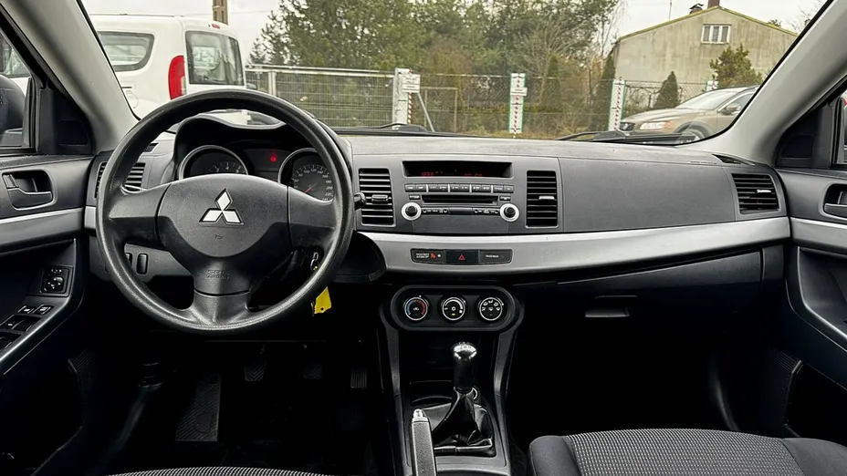 MITSUBISHI Lancer -