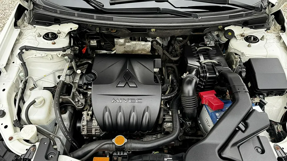 MITSUBISHI Lancer -