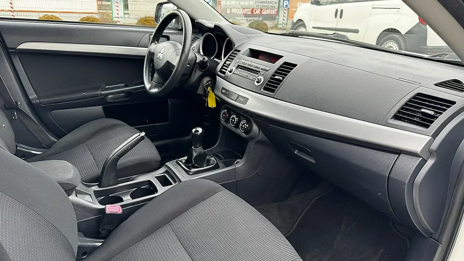 MITSUBISHI Lancer -
