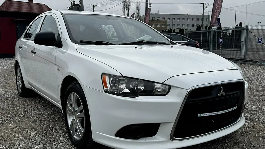 MITSUBISHI Lancer -