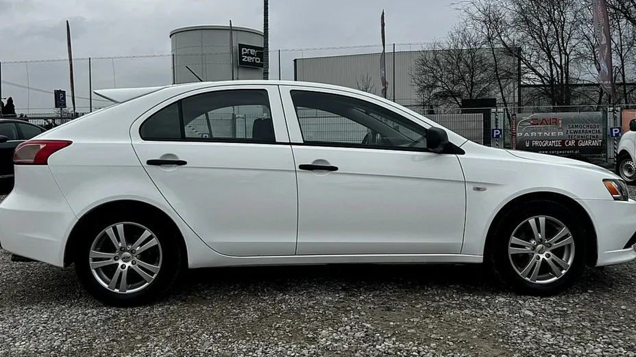 MITSUBISHI Lancer -
