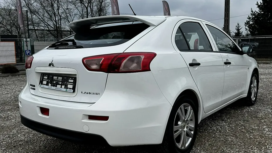 MITSUBISHI Lancer -