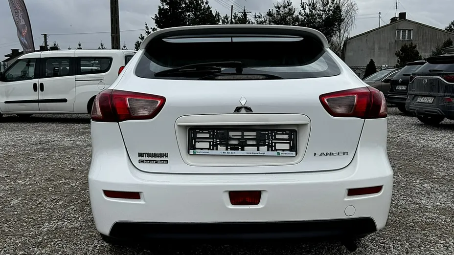MITSUBISHI Lancer -