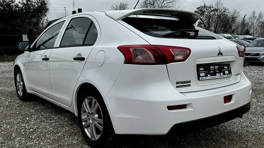 MITSUBISHI Lancer -