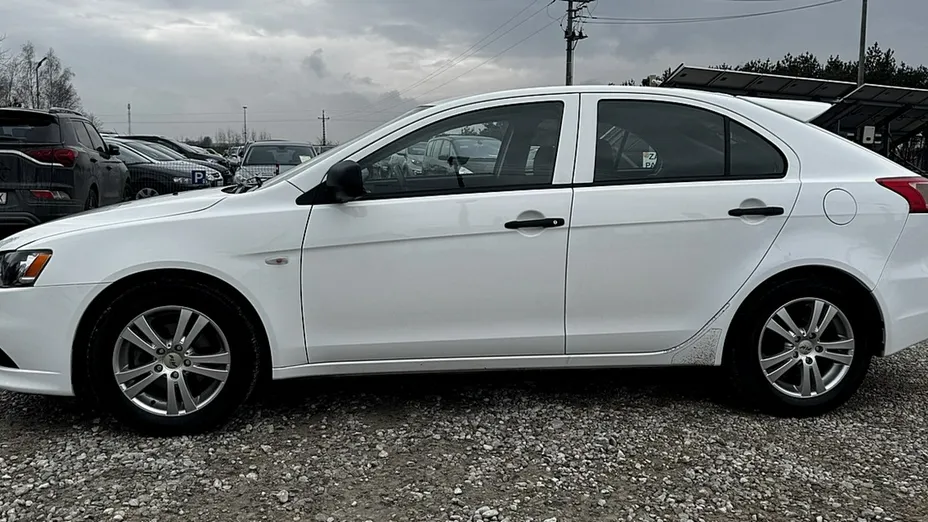 MITSUBISHI Lancer -