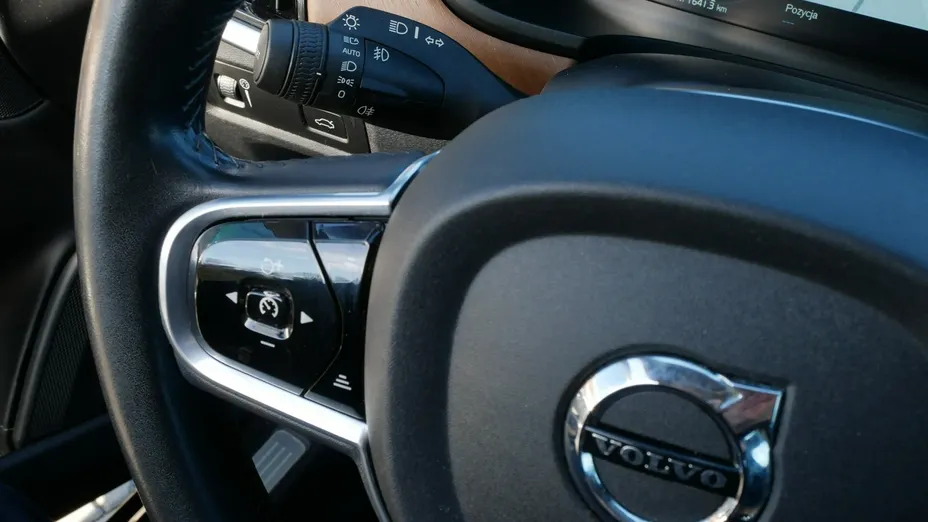 VOLVO S90 -