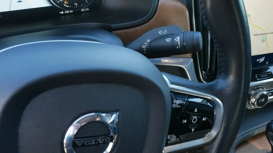 VOLVO S90 -