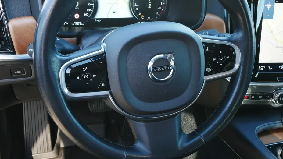 VOLVO S90 -