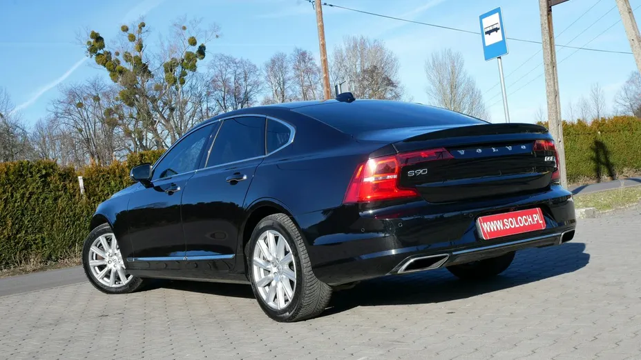 VOLVO S90 -