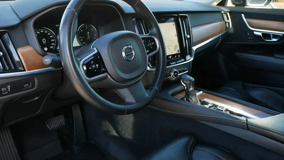VOLVO S90 -