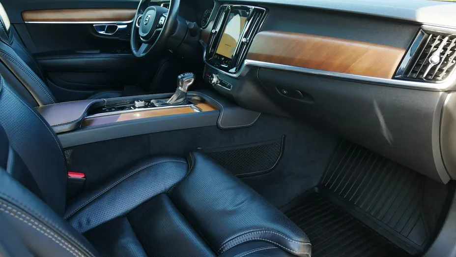 VOLVO S90 -