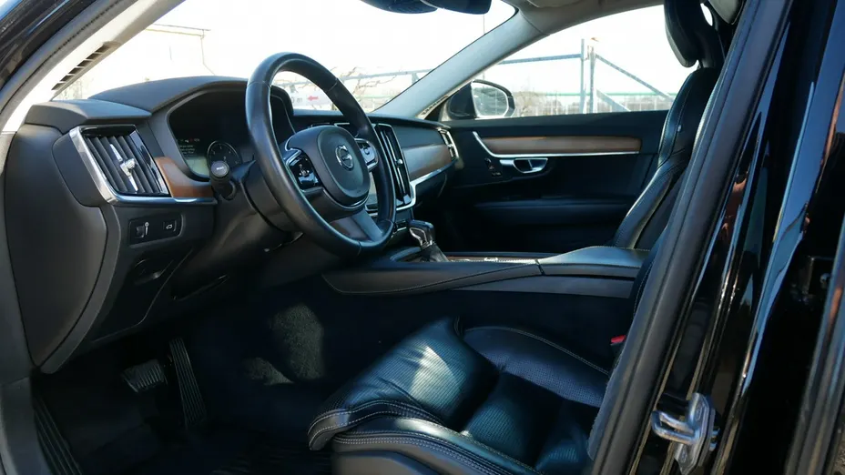 VOLVO S90 -