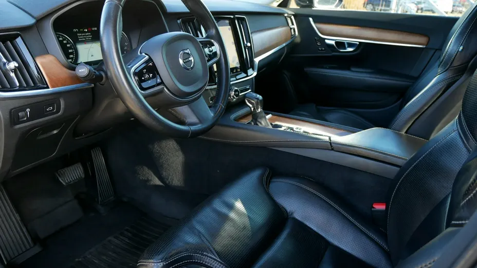 VOLVO S90 -