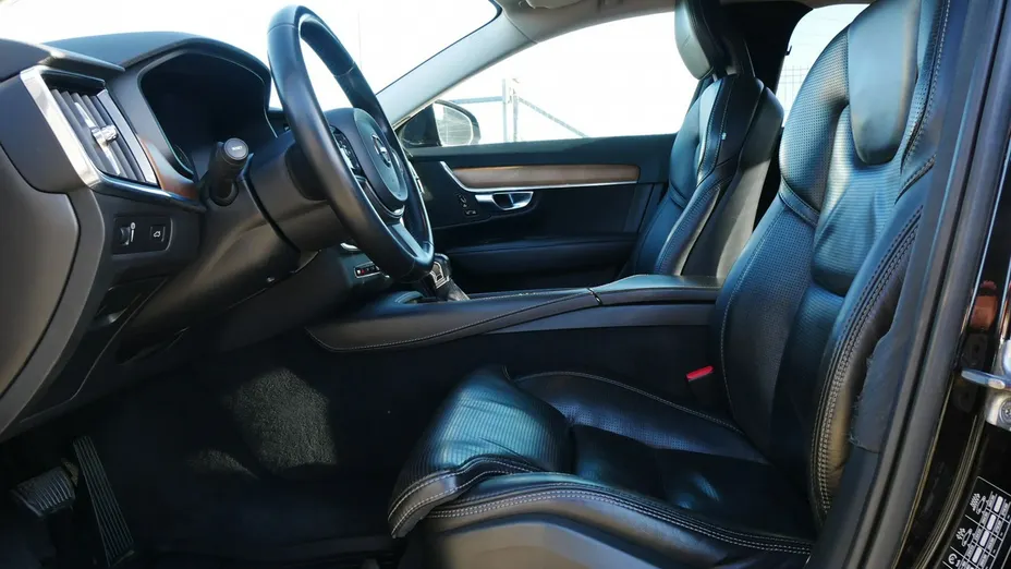 VOLVO S90 -