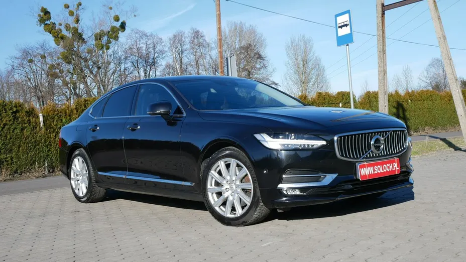 VOLVO S90 -