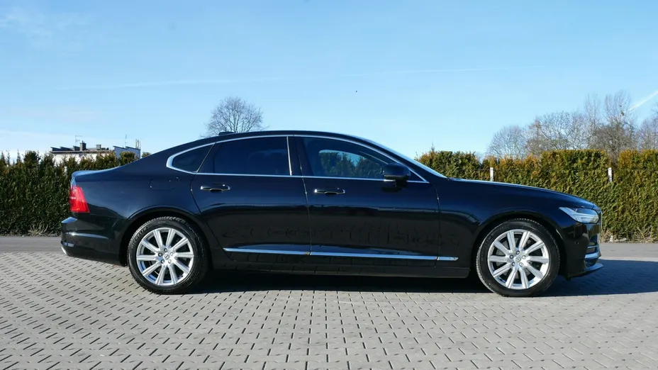VOLVO S90 -