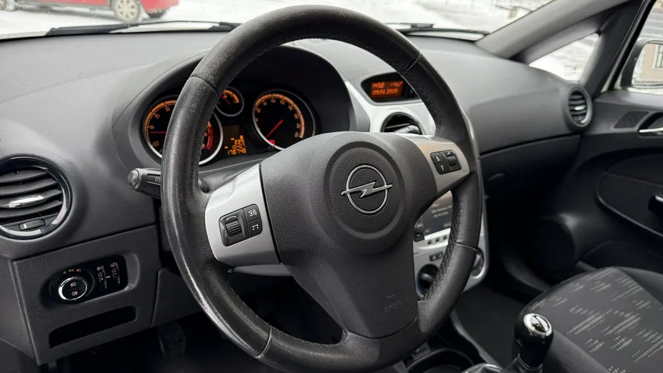 OPEL Corsa -
