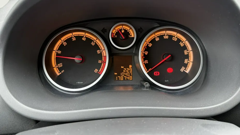 OPEL Corsa -