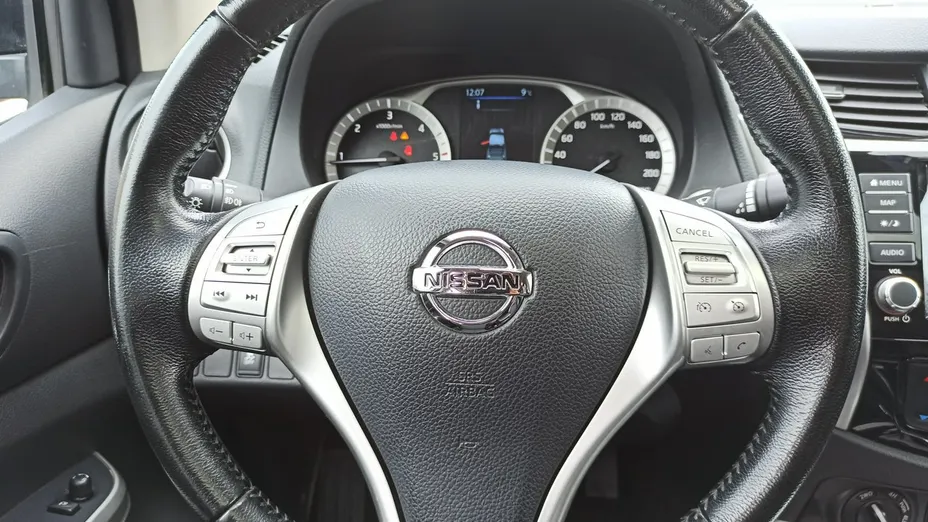 NISSAN Navara -