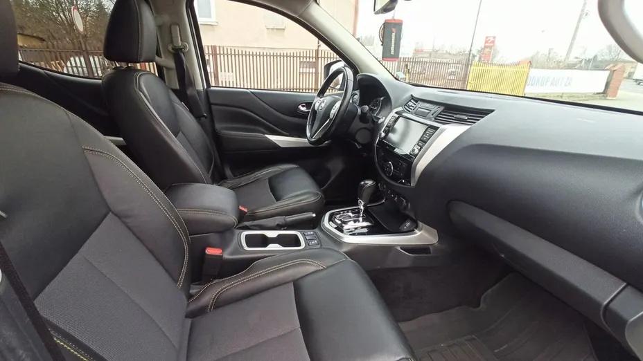NISSAN Navara -