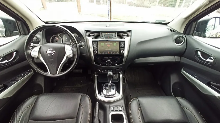 NISSAN Navara -