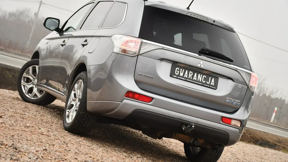 MITSUBISHI Outlander -