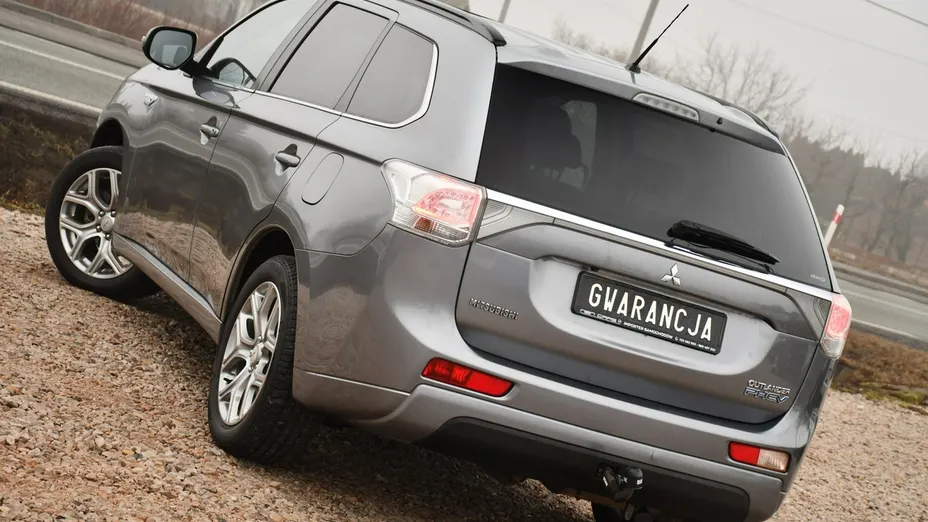 MITSUBISHI Outlander -