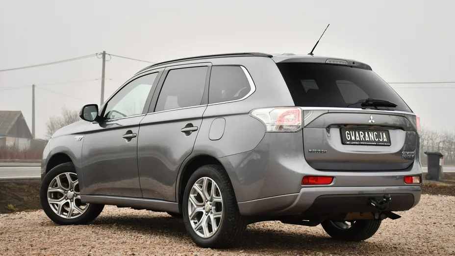 MITSUBISHI Outlander -