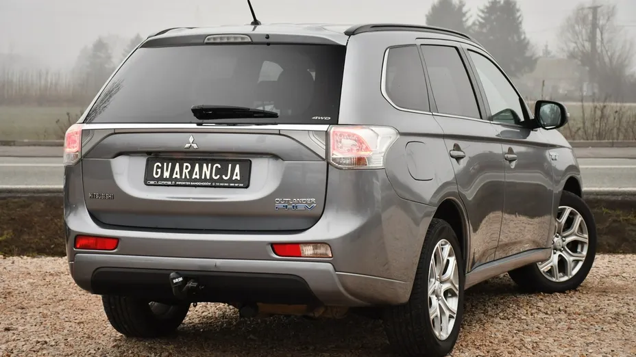 MITSUBISHI Outlander -