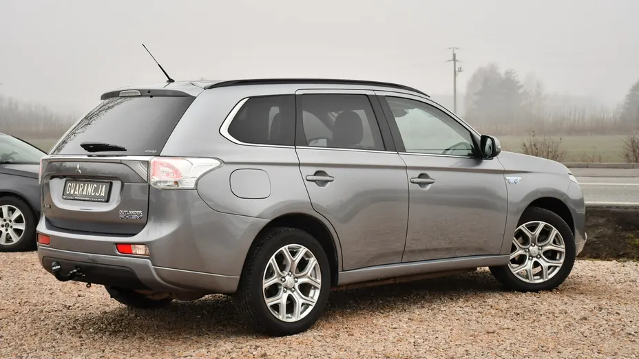 MITSUBISHI Outlander -