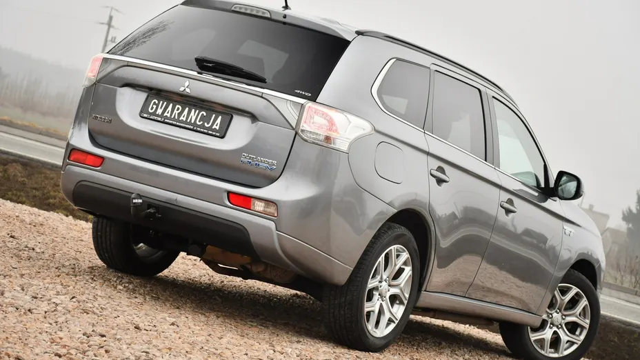 MITSUBISHI Outlander -