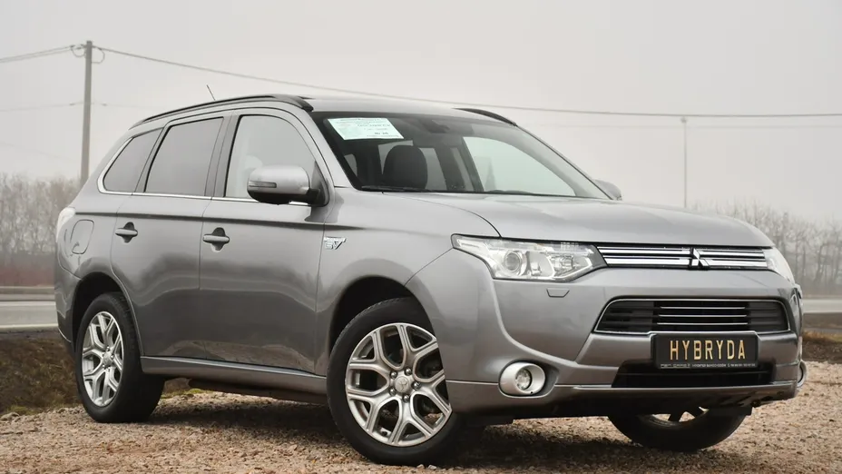 MITSUBISHI Outlander -