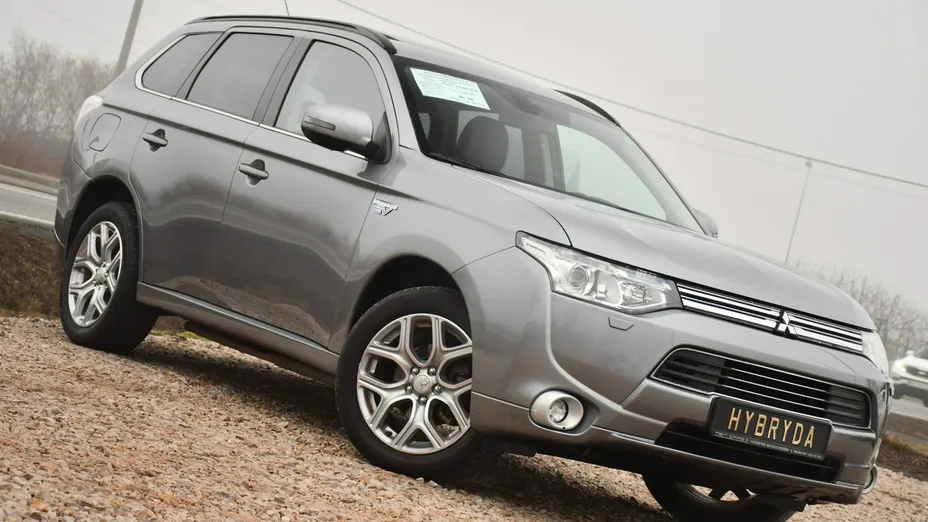 MITSUBISHI Outlander -