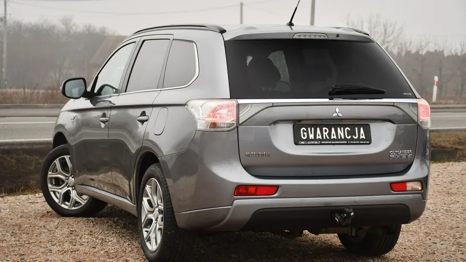 MITSUBISHI Outlander -