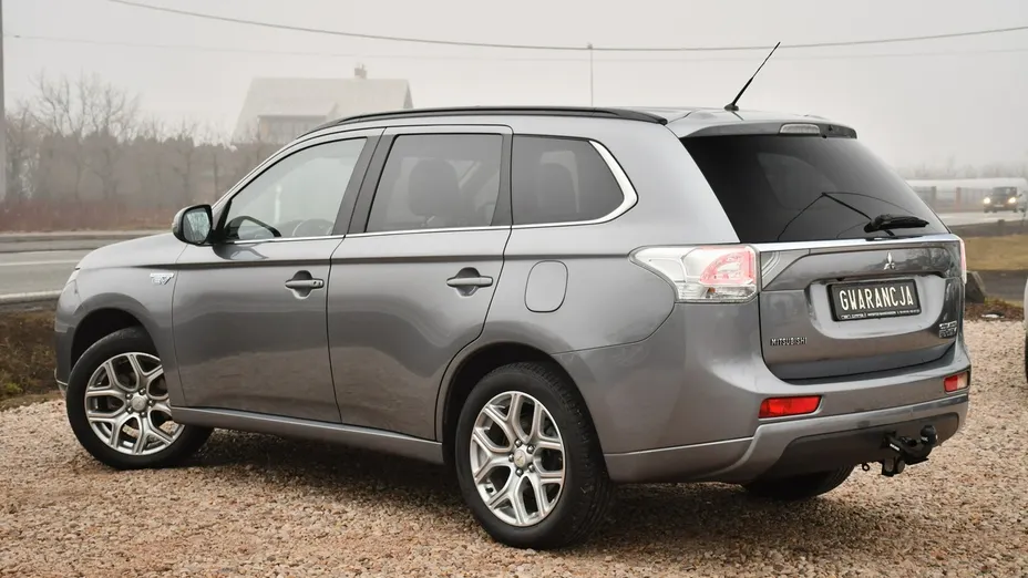 MITSUBISHI Outlander -
