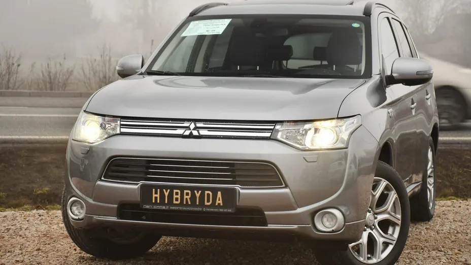 MITSUBISHI Outlander -