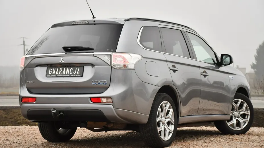 MITSUBISHI Outlander -