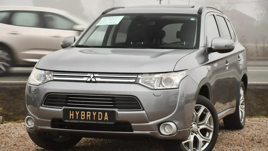 MITSUBISHI Outlander -
