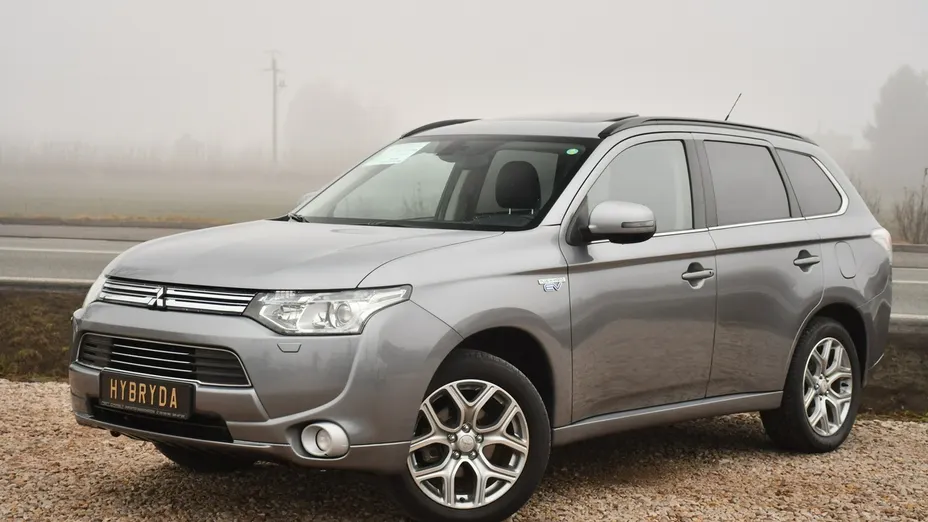 MITSUBISHI Outlander -