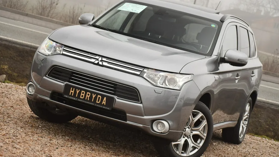 MITSUBISHI Outlander -