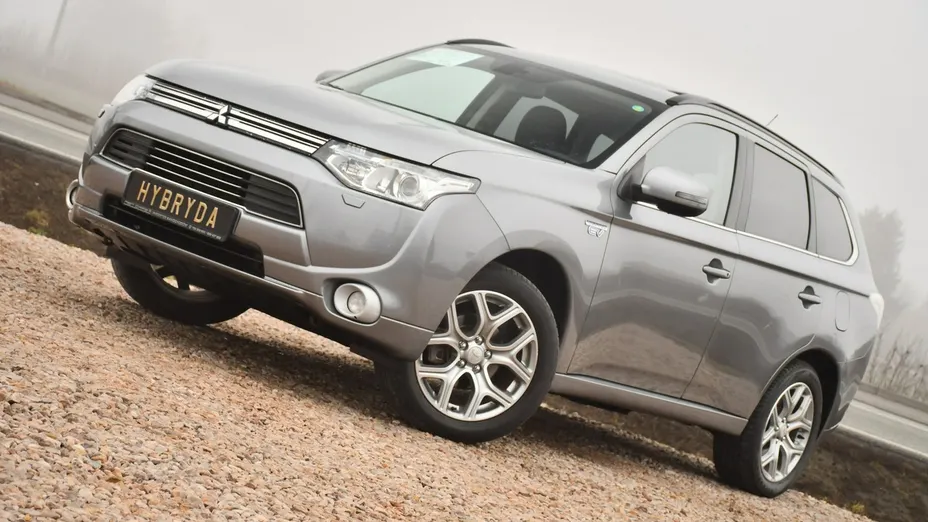 MITSUBISHI Outlander -