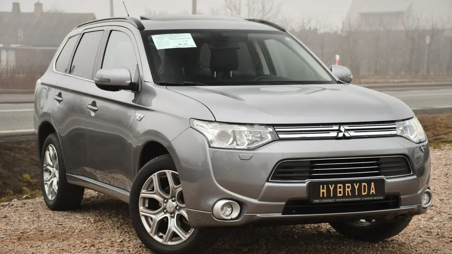MITSUBISHI Outlander -