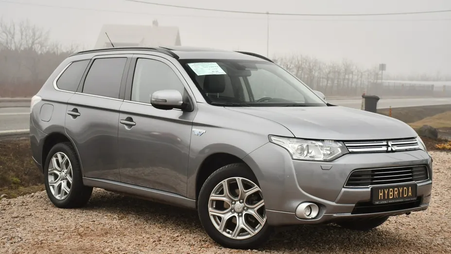 MITSUBISHI Outlander -