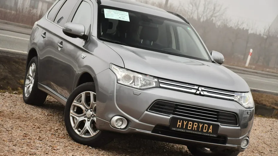MITSUBISHI Outlander -